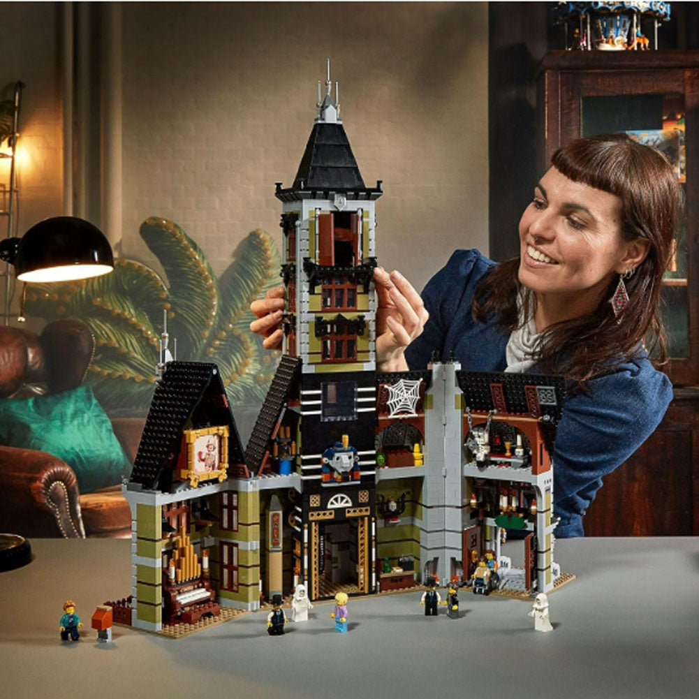 [Genuine Lego] LEGO Icons Haunted House Building Set, Creative Craft for Adults and Family, Haunted House DIY Project to Build Together, Includes 10 Minifigures, 10273