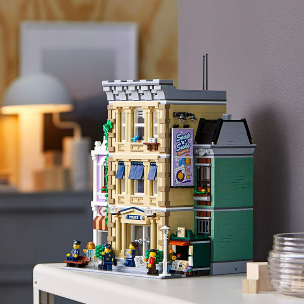 [Genuine Lego] LEGO Police Station 10278 Building Kit; A Highly Detailed Displayable Model for Adults, New 2021 (2,923 Pieces)