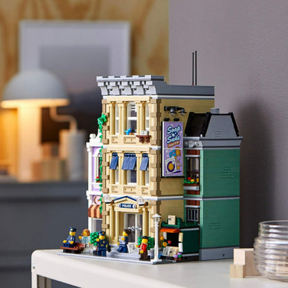 [Genuine Lego] LEGO Police Station 10278 Building Kit; A Highly Detailed Displayable Model for Adults, New 2021 (2,923 Pieces)