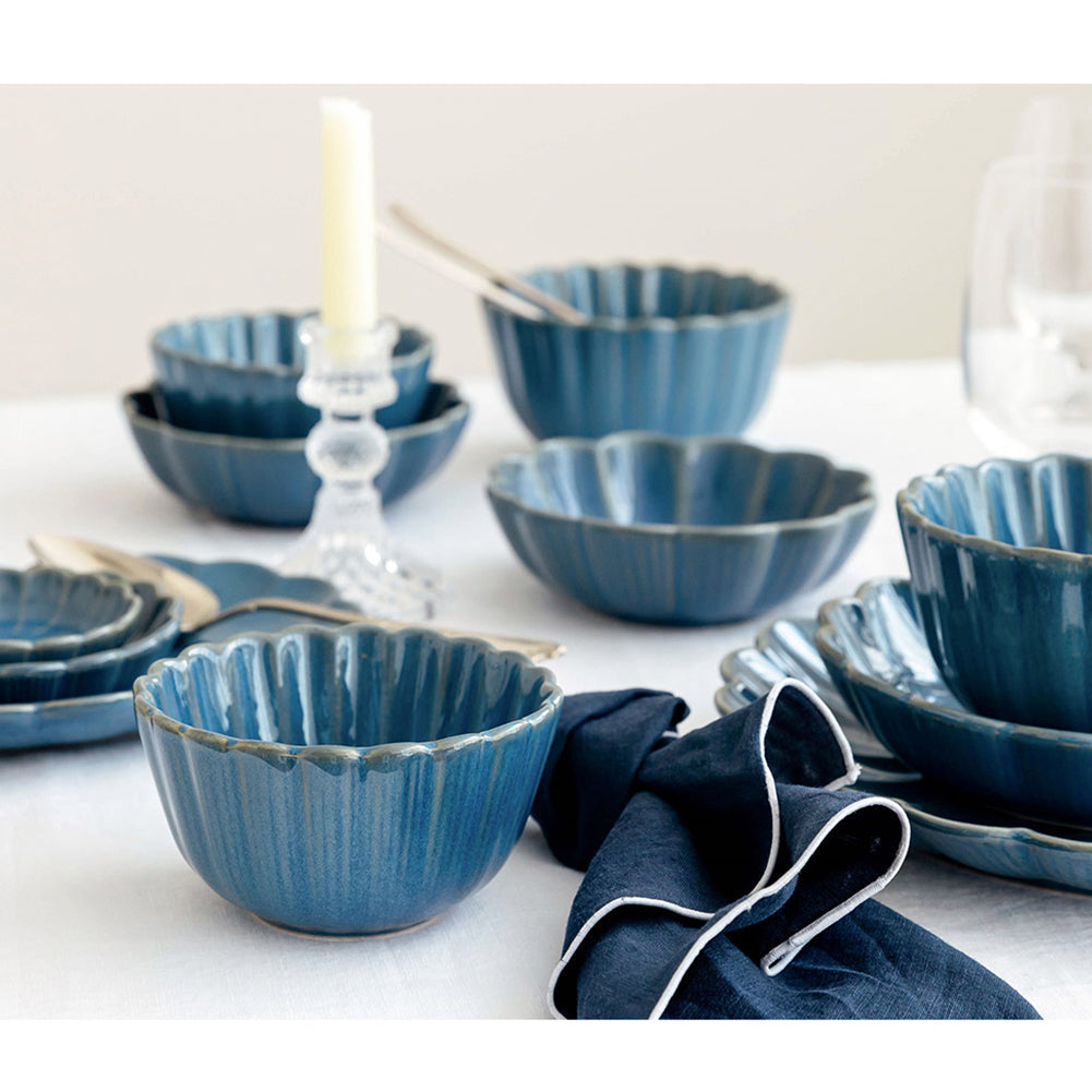 Elegant tableware with delicate details and elegance with the motif of the lily for 2people 13pcs blue