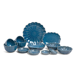 Elegant tableware with delicate details and elegance with the motif of the lily for 2people 13pcs blue