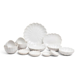 Elegant tableware with delicate details and elegance with the motif of the lily for 2people 13pcs